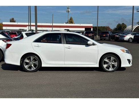 Used 2014 Toyota Camry SE image 3