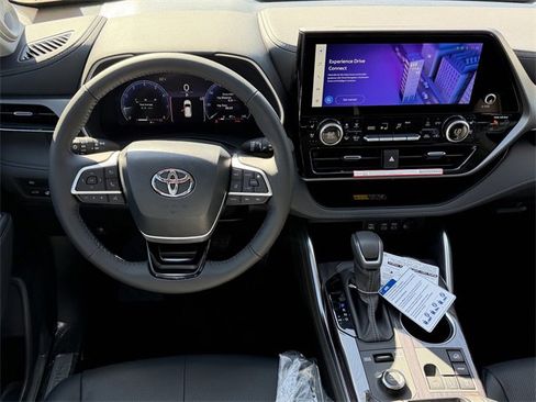 New 2026 Toyota Highlander Limited image 10