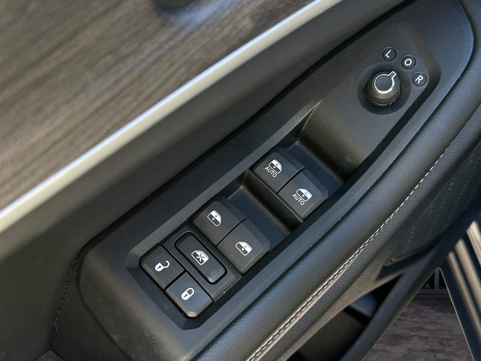 Used 2024 Jeep Grand Cherokee Limited w/ Luxury Tech Group II AWD/4WD image 20