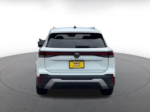 Used 2026 Volkswagen Tiguan SE FWD image 12