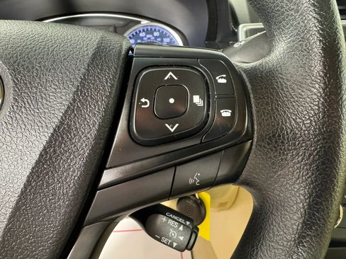 Used 2017 Toyota Camry LE FWD image 16