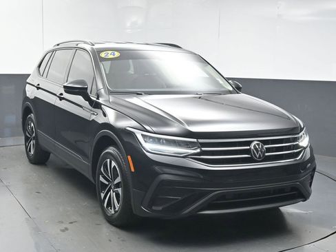 Used 2024 Volkswagen Tiguan S image 2