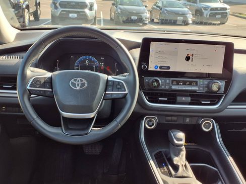 Certified 2025 Toyota Grand Highlander FWD image 5