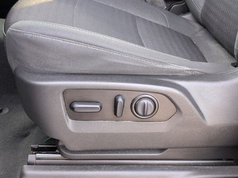 Used 2021 Chevrolet Silverado 1500 LT image 14