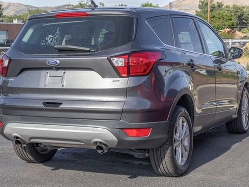 Used 2019 Ford Escape SE FWD image 4