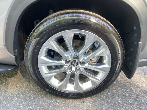 Used 2026 Toyota Highlander Limited AWD/4WD image 12