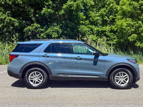Certified 2025 Ford Explorer Active AWD/4WD image 8