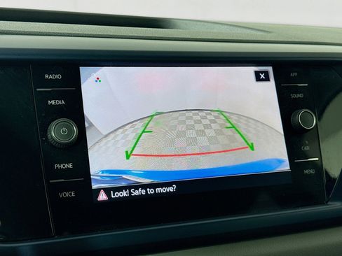 Certified 2023 Volkswagen Taos SE image 17