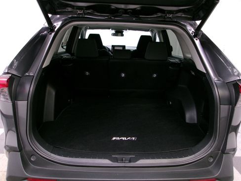 Used 2021 Toyota RAV4 XLE w/ Convenience Package AWD/4WD image 12
