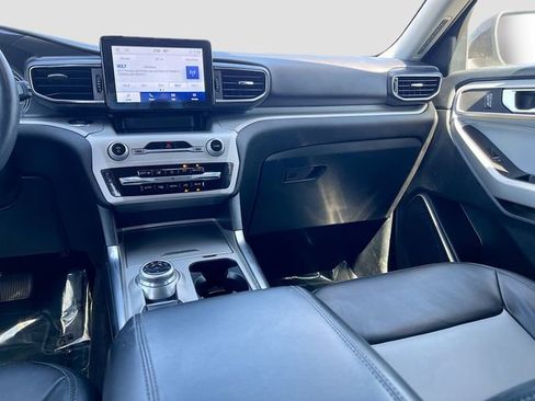 Used 2022 Ford Explorer XLT w/ Equipment Group 202A AWD/4WD image 25