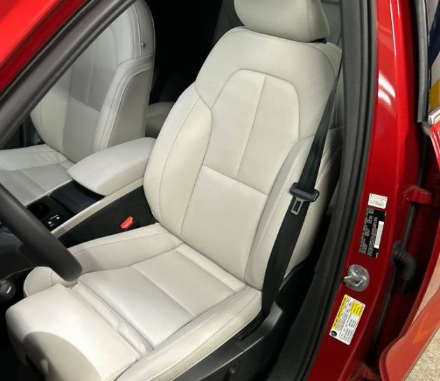 Used 2024 Volvo XC40 B5 Plus w/ Protection Package Premier AWD/4WD image 3