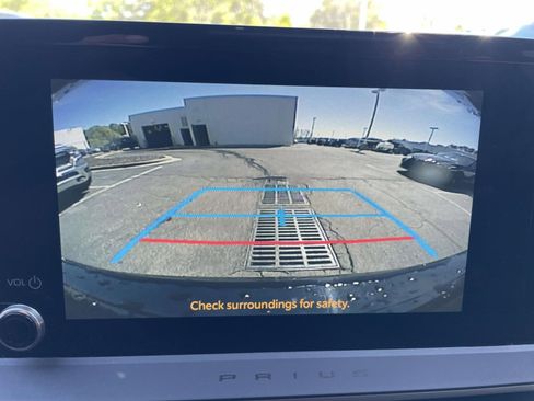 Used 2025 Toyota Prius Plug-In Hybrid image 23