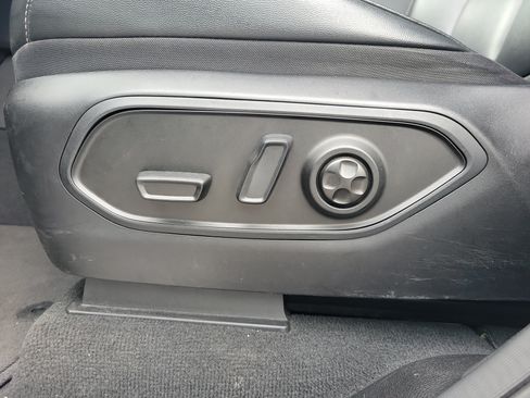Used 2023 Jeep Grand Cherokee Limited RWD image 16
