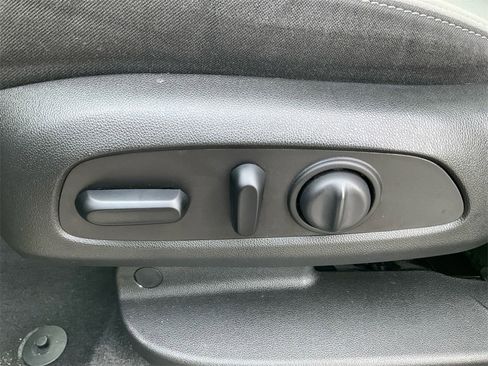 Used 2020 Chevrolet Equinox LT image 27