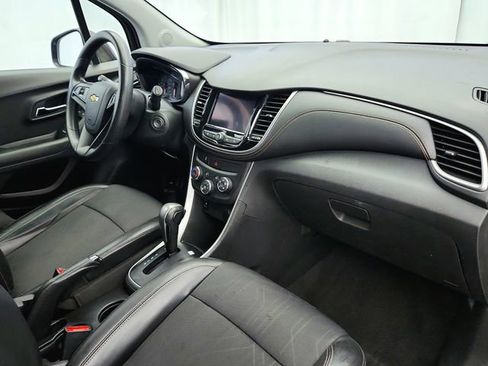 Used 2021 Chevrolet Trax LT AWD/4WD image 21