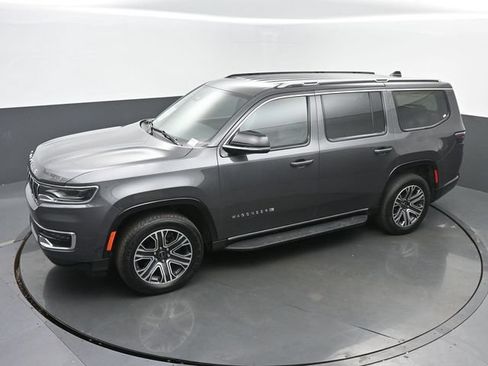 Used 2025 Jeep Wagoneer 4WD image 38