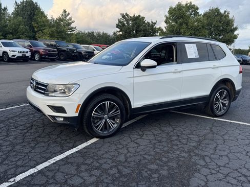 Used 2018 Volkswagen Tiguan SE w/ 18" Alloy Wheels Package AWD/4WD image 6