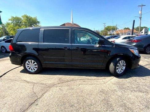 Used 2013 Volkswagen Routan SE image 3