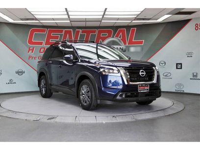 New 2025 Nissan Pathfinder SV