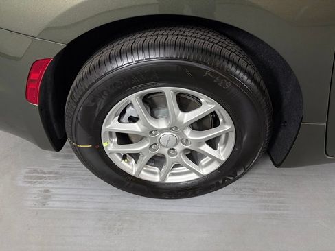 New 2027 Chrysler Pacifica Select FWD image 11