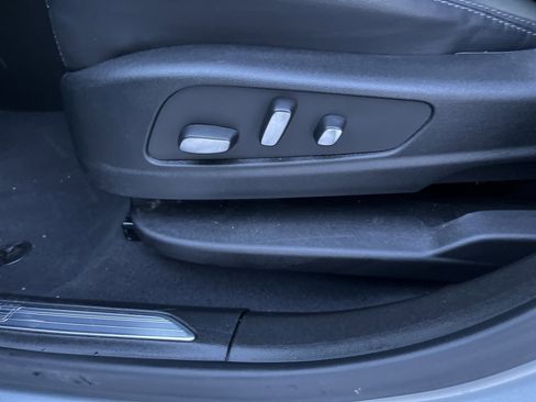 Used 2025 Cadillac XT5 Premium Luxury image 10