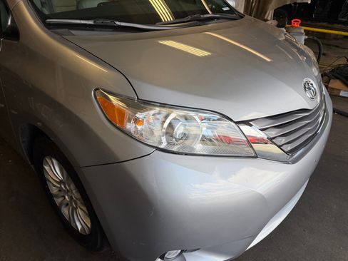 Used 2016 Toyota Sienna XLE Premium FWD image 28