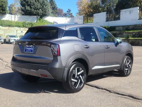 Certified 2025 Nissan Kicks SV image 3