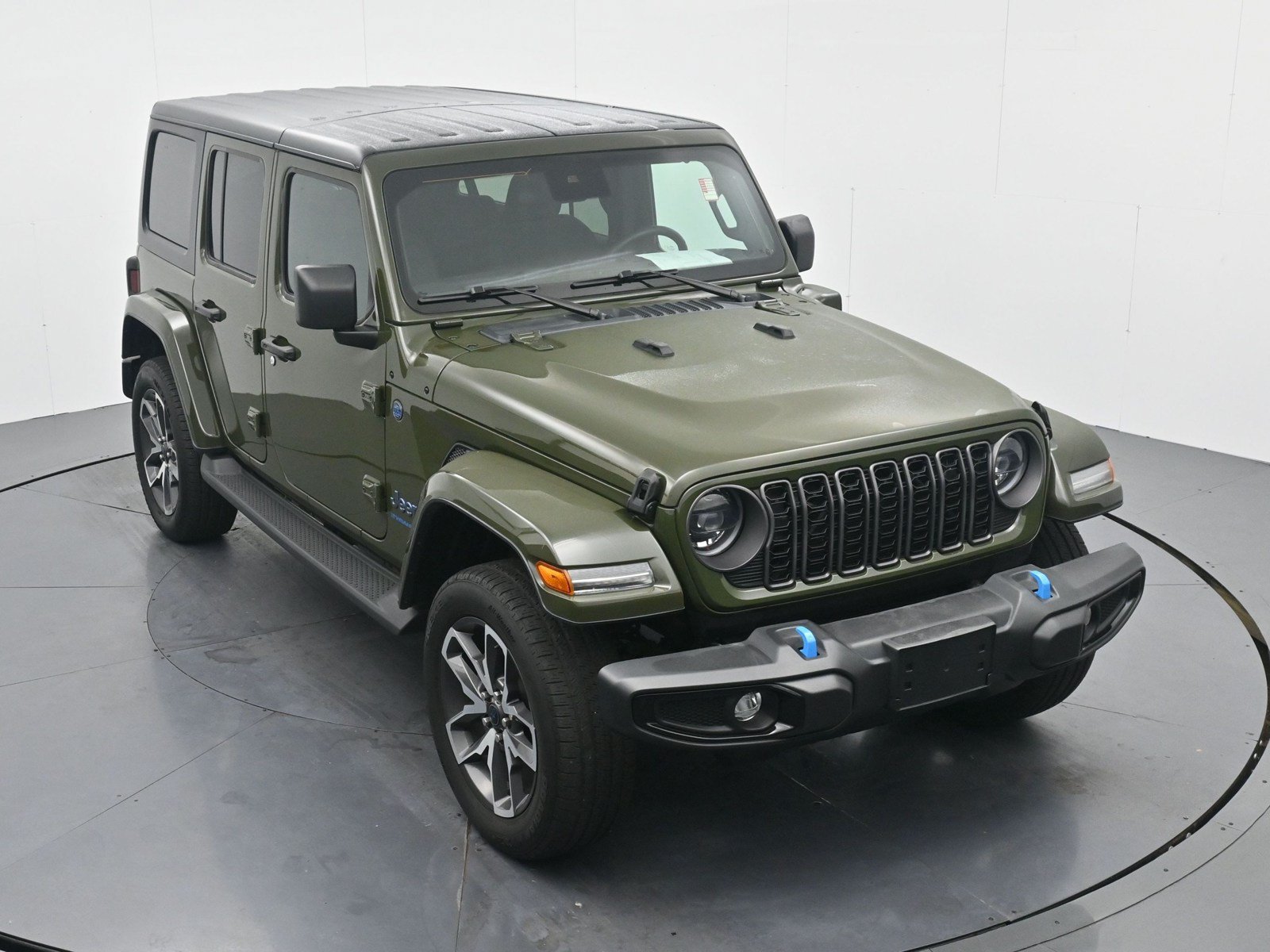 Used 2024 Jeep Wrangler Unlimited w/ Convenience Group AWD/4WD image 19