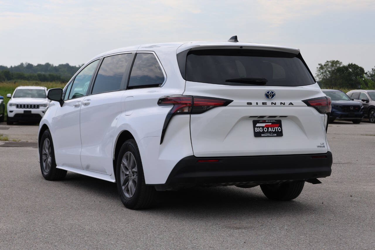 Used 2022 Toyota Sienna LE FWD image 11