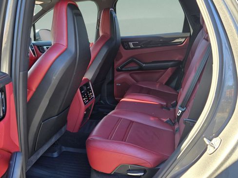 Used 2019 Porsche Cayenne E-Hybrid image 14