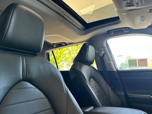 Used 2024 Toyota Highlander XLE image 18