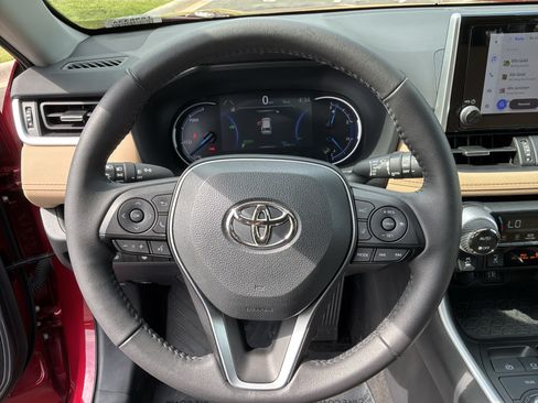 Used 2023 Toyota RAV4 XLE Premium AWD/4WD image 18