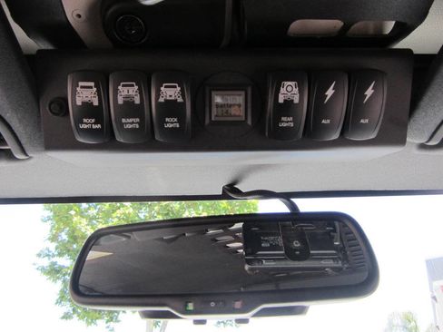Used 2017 Jeep Wrangler Unlimited Rubicon AWD/4WD image 34