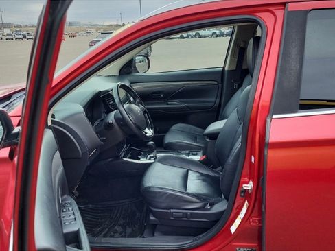 Used 2019 Mitsubishi Outlander ES image 9