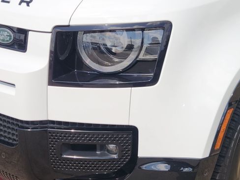 Used 2024 Land Rover Defender 110 X-Dynamic SE AWD/4WD image 6