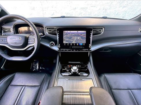 Used 2024 Jeep Wagoneer L Series II w/ Flexible Seating Group image 15