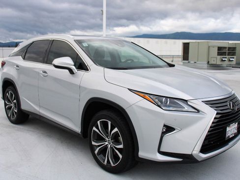 Used 2018 Lexus RX 350 FWD w/ Premium Package image 2