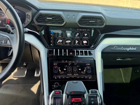 Used 2021 Lamborghini Urus AWD/4WD image 11