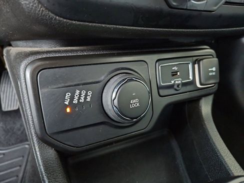 Used 2023 Jeep Renegade Latitude image 21