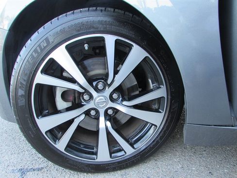 Used 2017 Nissan Maxima 3.5 SV FWD image 25
