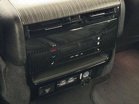 Used 2024 Jeep Wagoneer L Series II w/ Flexible Seating Group RWD image 15