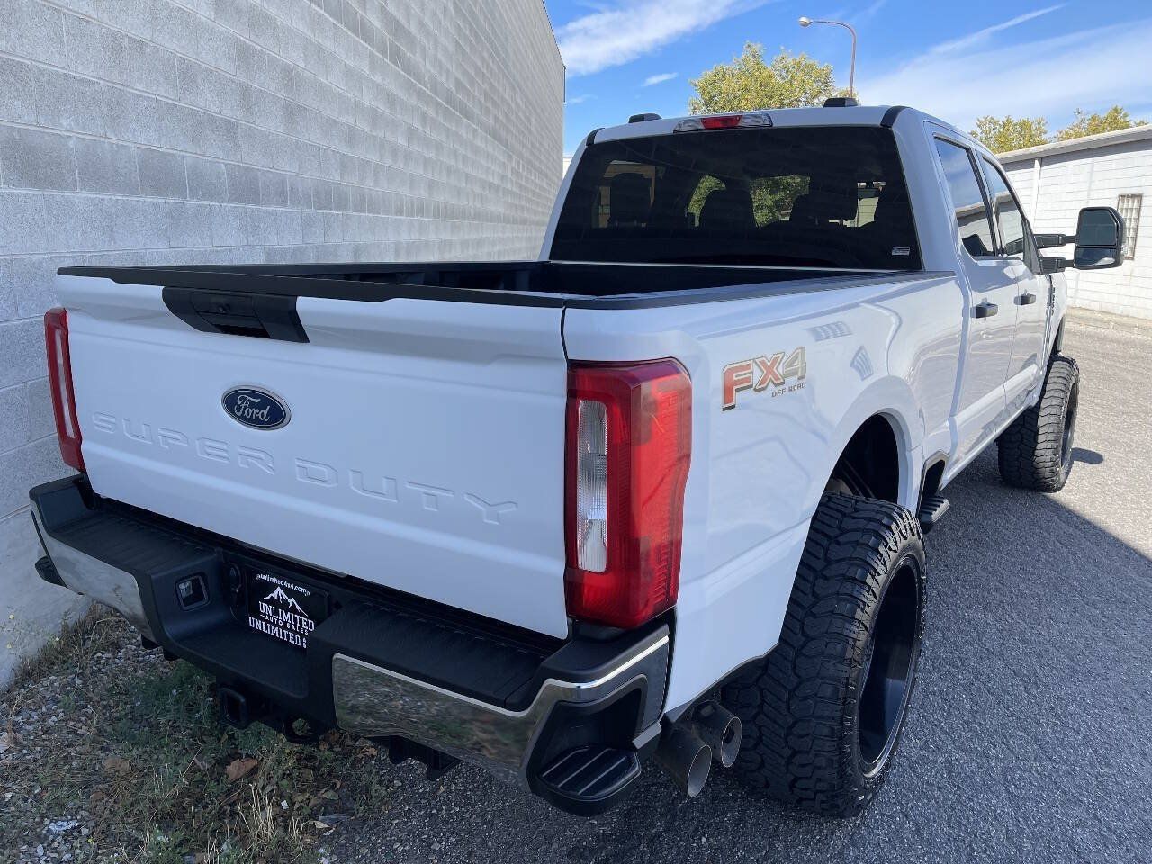 Used 2024 Ford F250 XLT w/ FX4 Off-Road Package AWD/4WD image 4