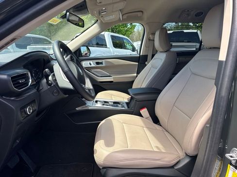 Certified 2023 Ford Explorer Limited w/ Limited Technology Package AWD/4WD image 18