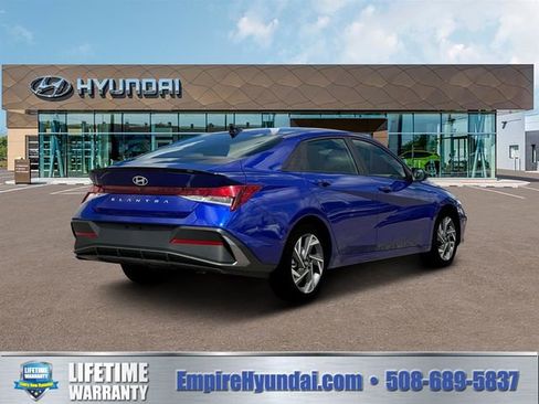 New 2025 Hyundai Elantra Sport image 7