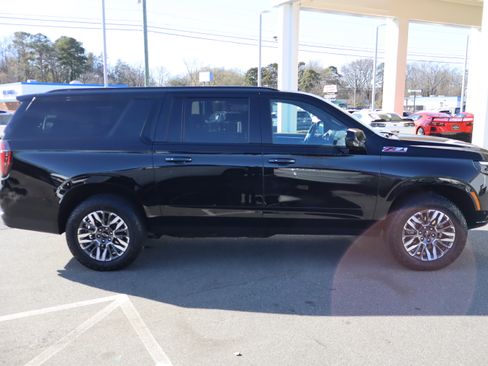 Certified 2025 Chevrolet Suburban Z71 w/ Sun And Tow Package image 11