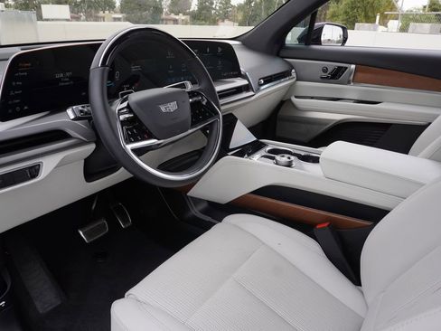 Certified 2026 Cadillac Vistiq Luxury image 18