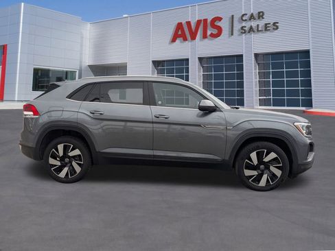 Used 2025 Volkswagen Atlas Cross Sport SE image 7