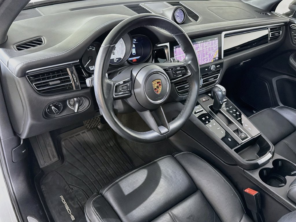 Certified 2023 Porsche Macan S AWD/4WD image 4