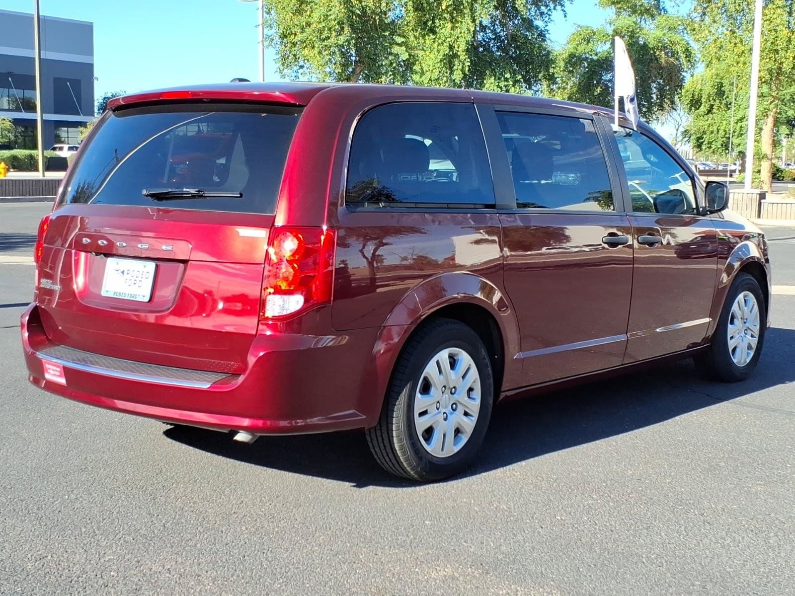 Used 2019 Dodge Grand Caravan SE w/ UConnect Hands-Free Group FWD image 5