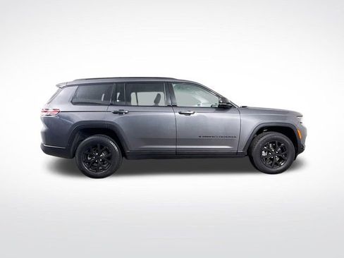Used 2025 Jeep Grand Cherokee L Laredo image 8
